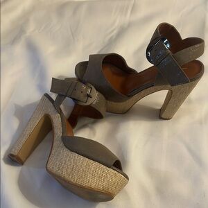 Bakers‎ Gray Platform Heels Excellent Condition